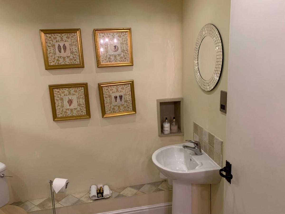 Cotswold Cottage Guesthouse Stow-on-the-Wold ภายนอก รูปภาพ